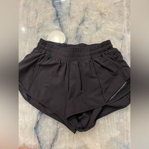 Lululemon hotty hot shorts black - size 4 fits like XS/S